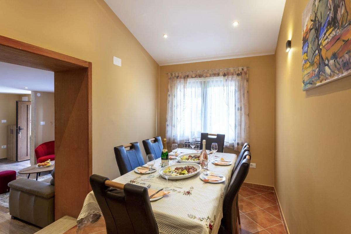 Villa Vita In Porec - Haus Fuer 6-8 Personen Kaštelir Zewnętrze zdjęcie