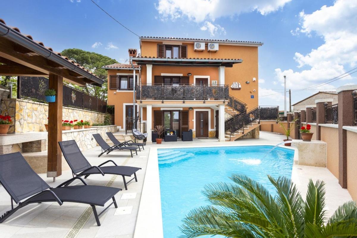 Villa Vita In Porec - Haus Fuer 6-8 Personen Kaštelir Zewnętrze zdjęcie