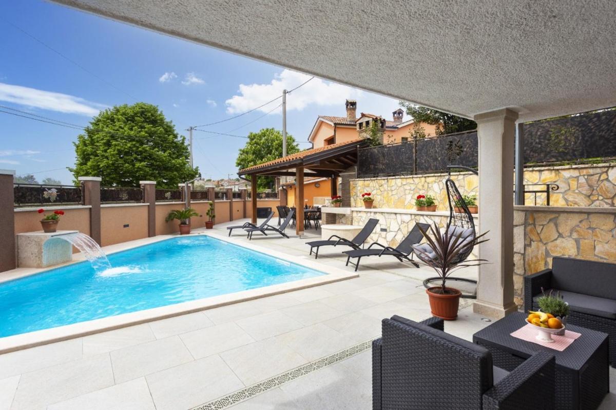 Villa Vita In Porec - Haus Fuer 6-8 Personen Kaštelir Zewnętrze zdjęcie