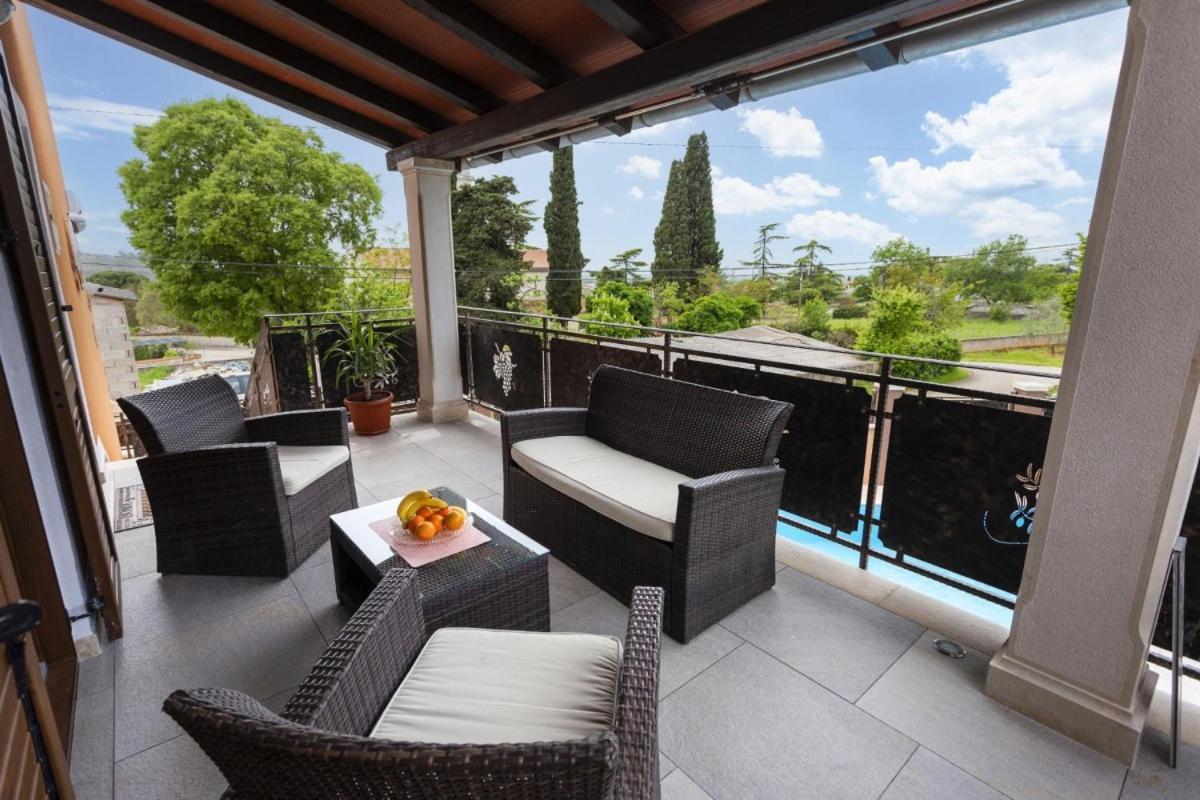 Villa Vita In Porec - Haus Fuer 6-8 Personen Kaštelir Zewnętrze zdjęcie